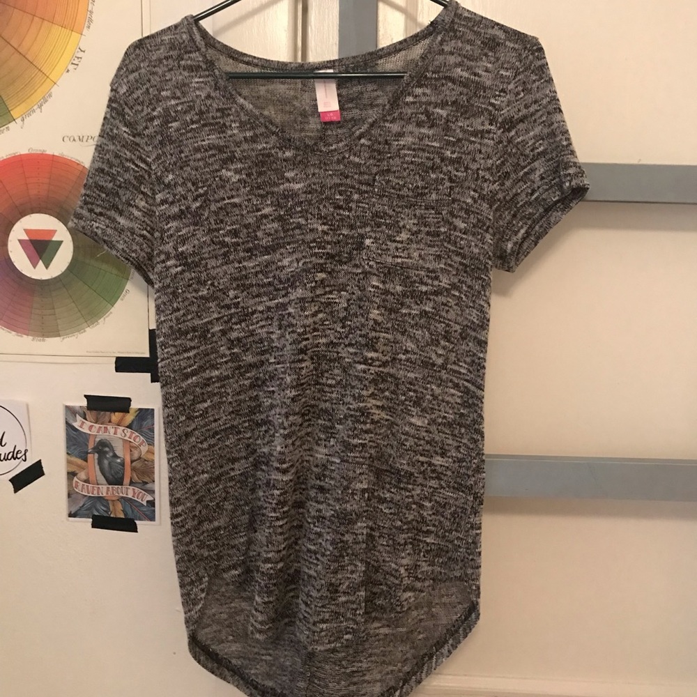 GREY T-SHIRT